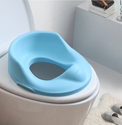 Les sièges de la piscine pour enfants sont doux, avec un motif solide en gris/rose/bleu.