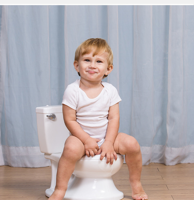 Un appareil d'entraînement pour toilettes pour bébés en bleu blanc rose solide avec certification EN71