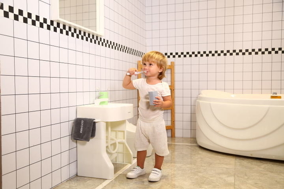 Logo personnalisable facile à utiliserEau de bain pour enfants avec piédestal