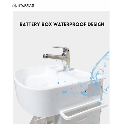 C'est un bain à eau pour les enfants avec des couleurs personnalisées