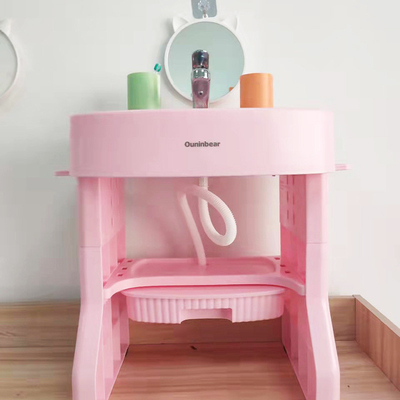 Bassin de lavage en plastique de taille enfant avec piédestal debout